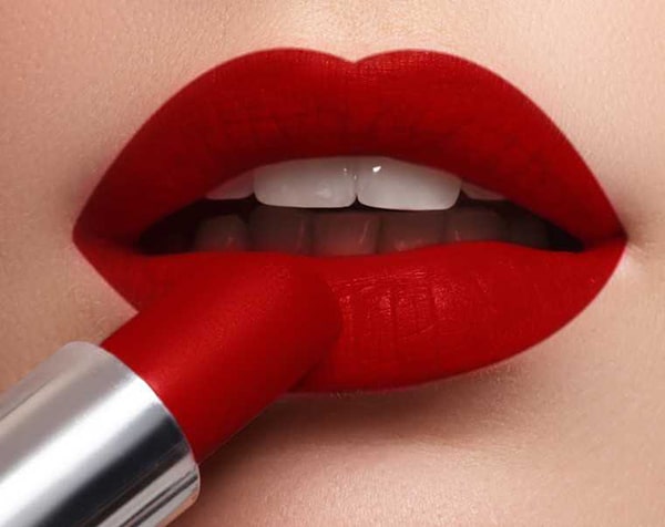 طرحهای آرایشی رژ لب و خط چشم